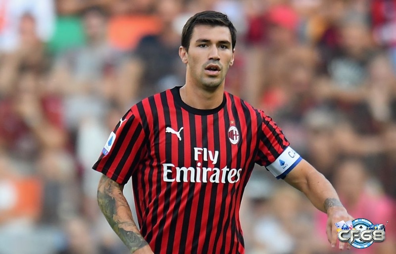 Alessio Romagnoli tấm khiên vững chắc của Lazio cũng được bình chọn nằm trong top hậu vệ hay nhất c2