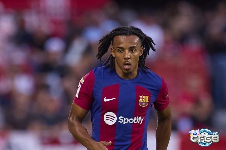 Nhắc đến top hậu vệ hay nhất c2 thi không thể bỏ qua Jules Koundé – ngôi sao đa năng của Barcelona