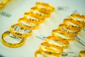 Giải mã giấc mơ thấy nhẫn vàng nên đánh con đề nào?