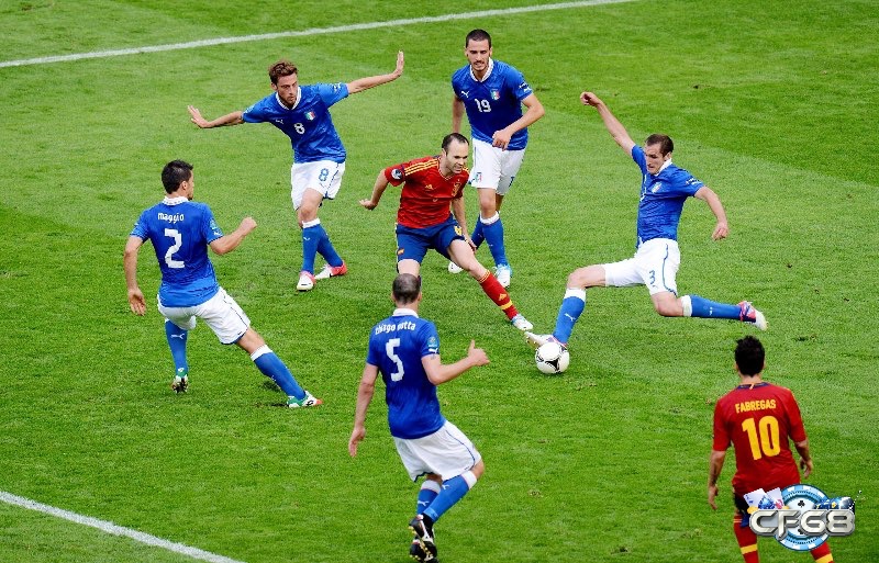 Iniesta luôn biết cách tỏa sáng đúng lúc với những pha xử lý đẳng cấp và tinh tế.