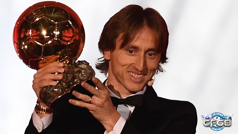 Modric chạm đỉnh vinh quang với Quả bóng vàng 2018 – minh chứng cho sự vĩ đại từ sự bền bỉ và thông minh.