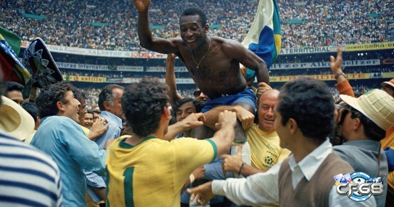 Pelé không chỉ là cây săn bàn mà còn là top tiền vệ hay nhất mọi thời đại tổ chức tài năng với kỹ năng và tầm nhìn vượt trội.