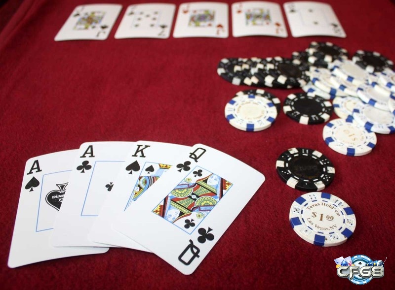 So bài với 2 lá tẩy và 3 lá chung trong Poker Omaha.