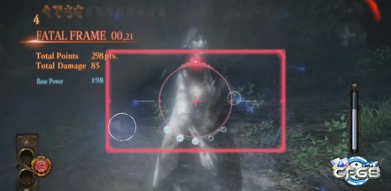 Nhân vật cúi nhặt vật phẩm, camera đổi hướng đột ngột khi đứng dậy trong căn phòng tối