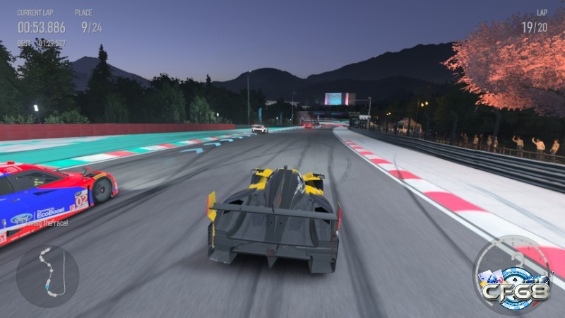 Toàn cảnh đường đua với môi trường chi tiết vừa phải trên Xbox Series S