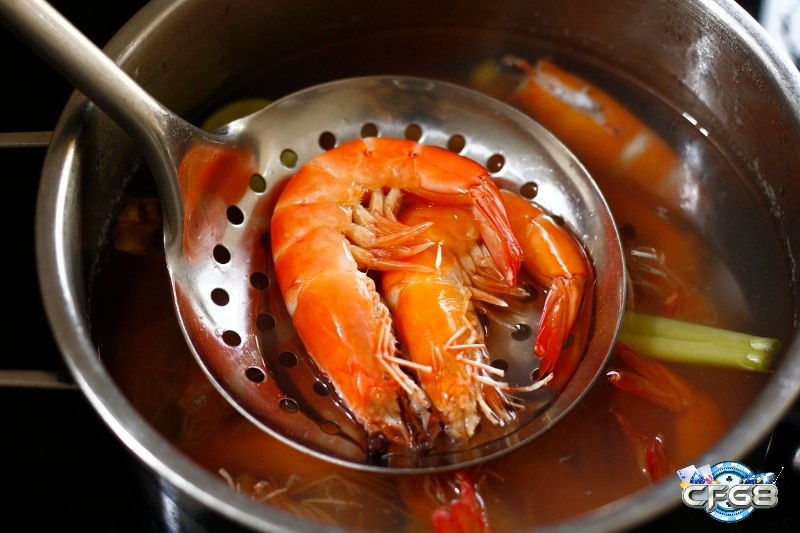 Giấc mơ thấy tôm luộc hoặc tôm chín là các điềm báo tích cực và may mắn đến với bạn