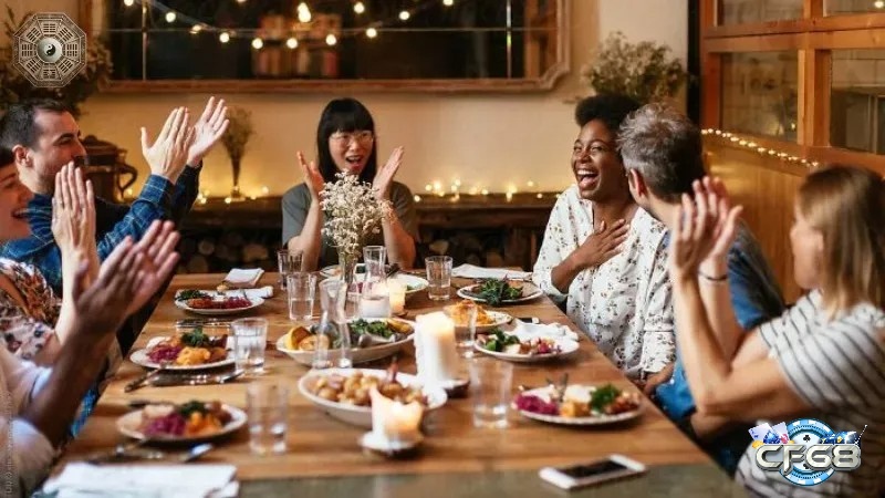 Giấc mơ thấy ăn tiệc sinh nhật là điềm báo tích cực cho cuộc sống mới trong bạn